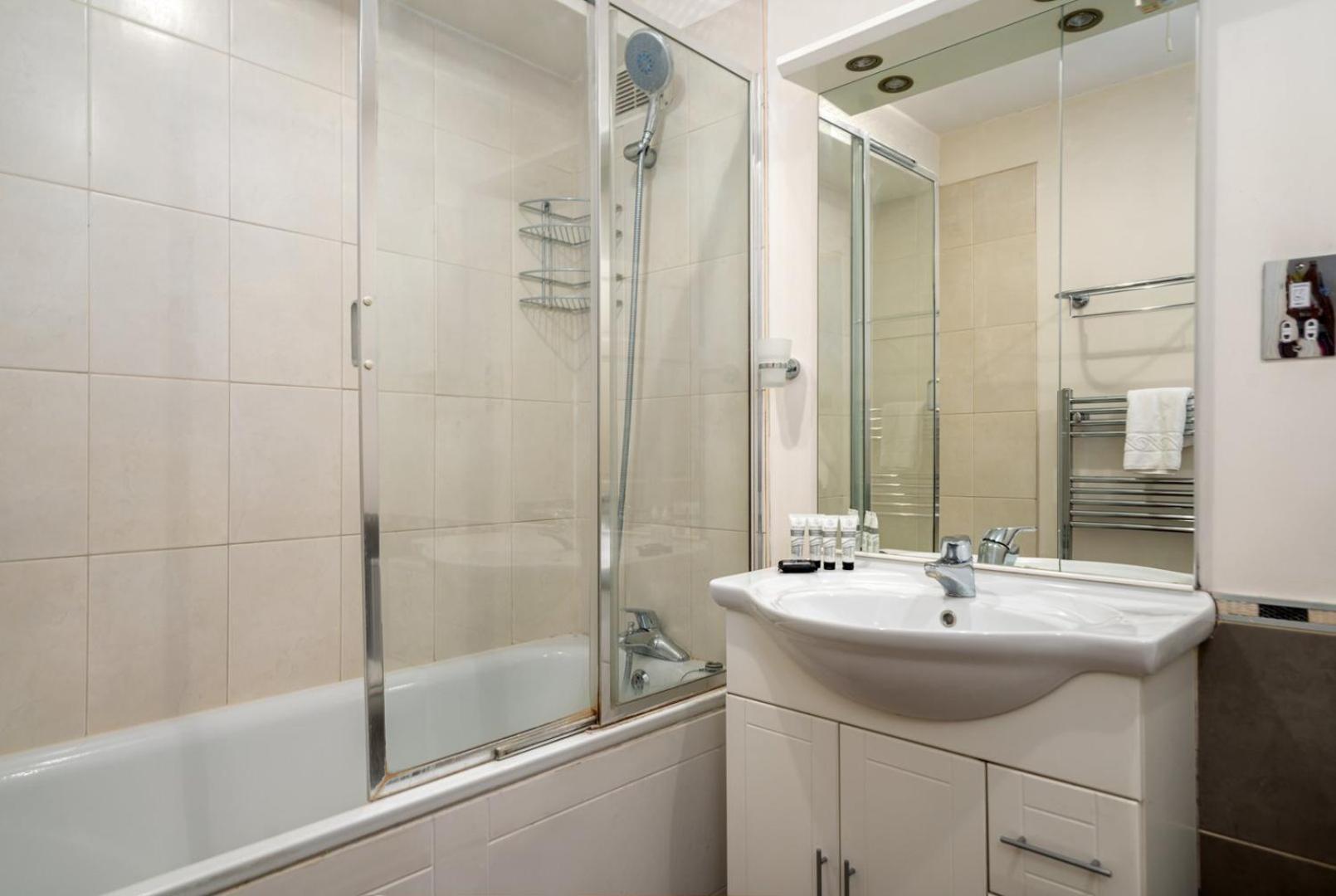 Appartement Guestready - Lovely Ground Floor Duplex With Patio In Southbank à Londres Extérieur photo